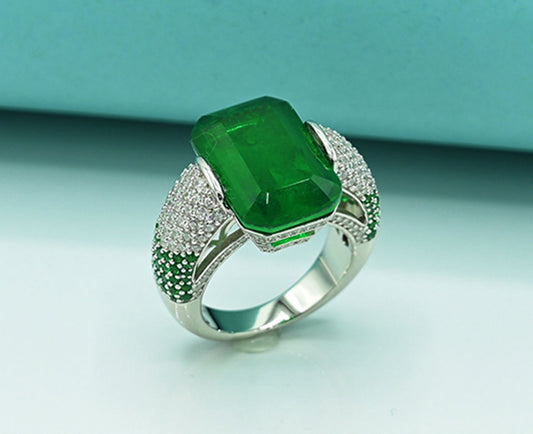 Green Oasis Ladies Ring