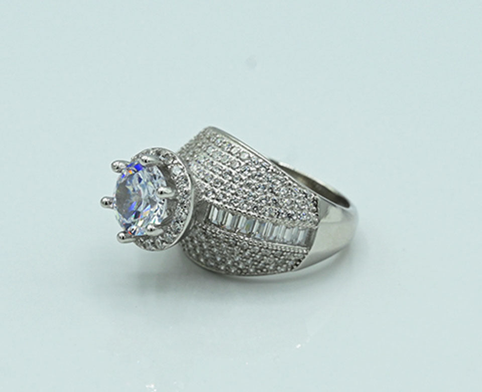 This exquisite Silver 925 ladies' ring is rhodium-plated for a brilliant finish, featuring a stunning spinel ruby at the center, accented with sparkling zircons, adding a touch of elegance and luxury to any collection.